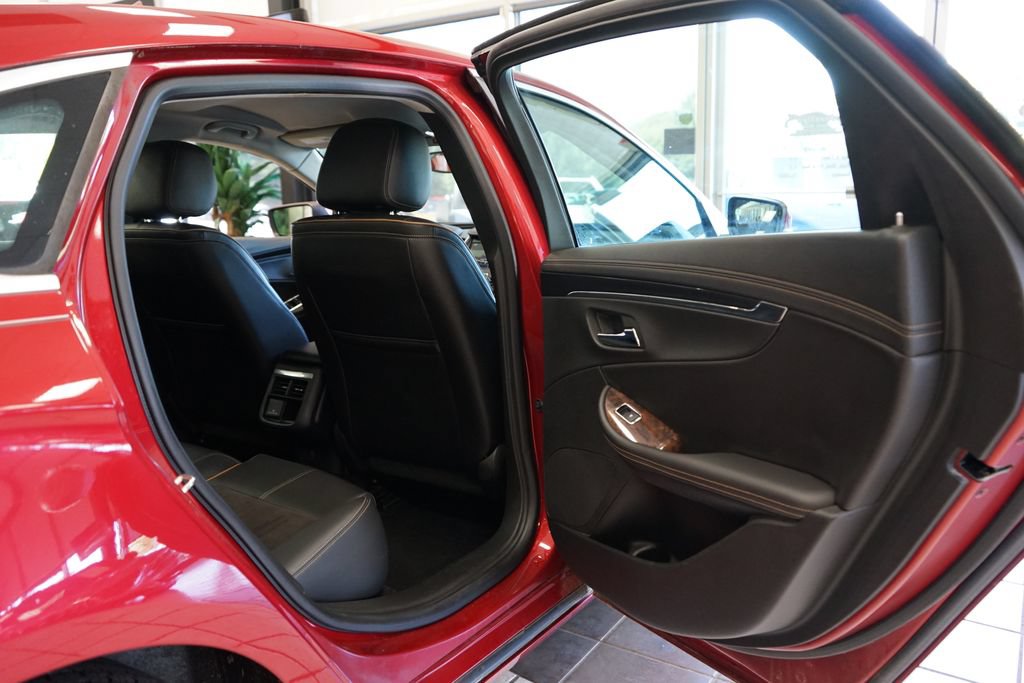 Used 2015 Chevrolet Impala LT FWD image 44