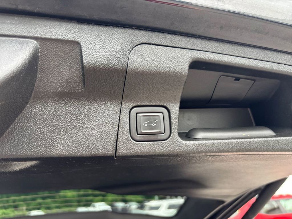 Used 2023 GMC Acadia SLT image 14