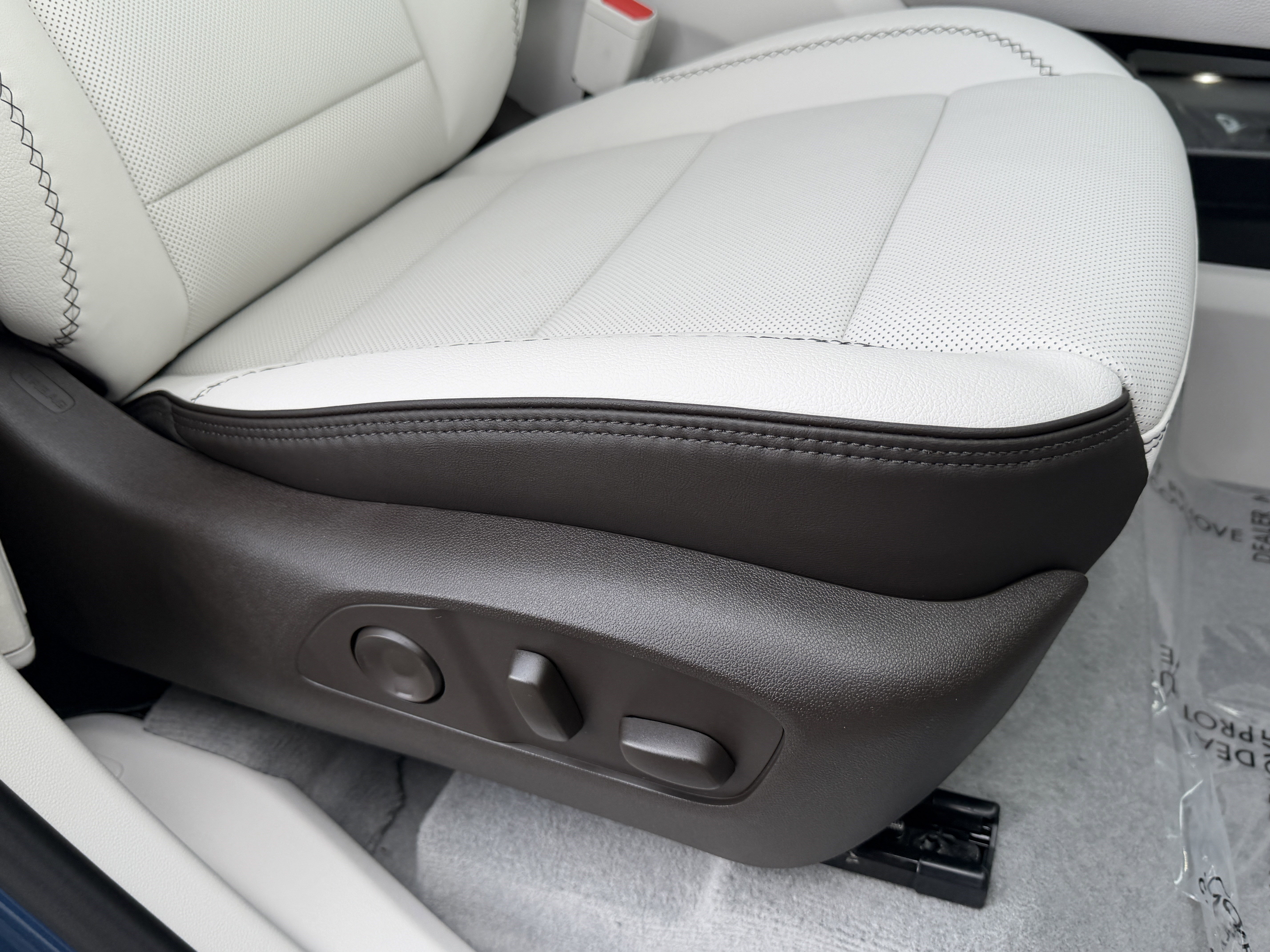 New 2026 GMC Acadia Denali w/ Super Cruise Package image 22