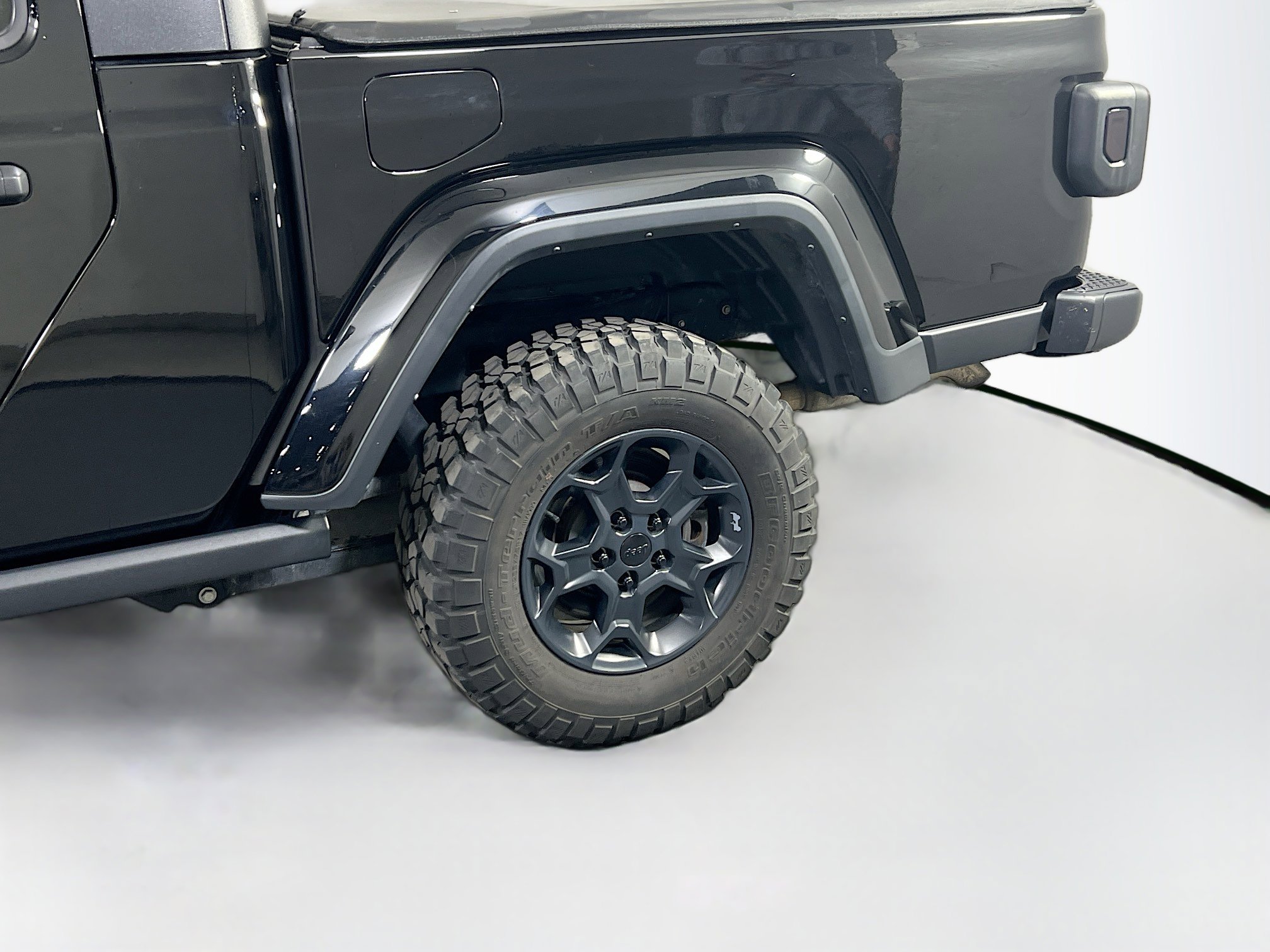 Used 2023 Jeep Gladiator Willys AWD/4WD image 29
