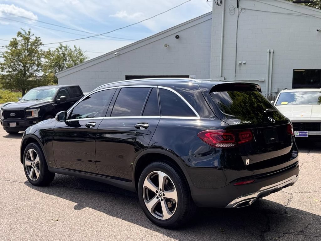 Used 2021 Mercedes-Benz GLC 300 4MATIC image 4