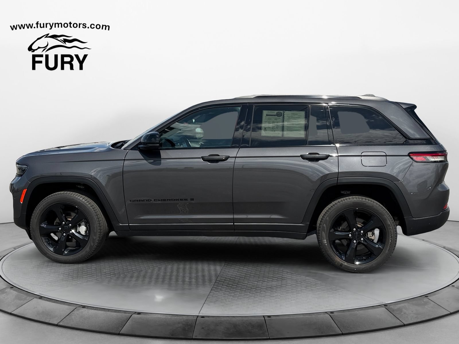 Used 2025 Jeep Grand Cherokee Limited w/ Black Appearance Package AWD/4WD image 7