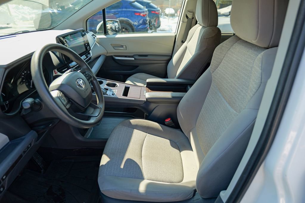 Used 2022 Toyota Sienna LE w/ LE Plus Package image 20
