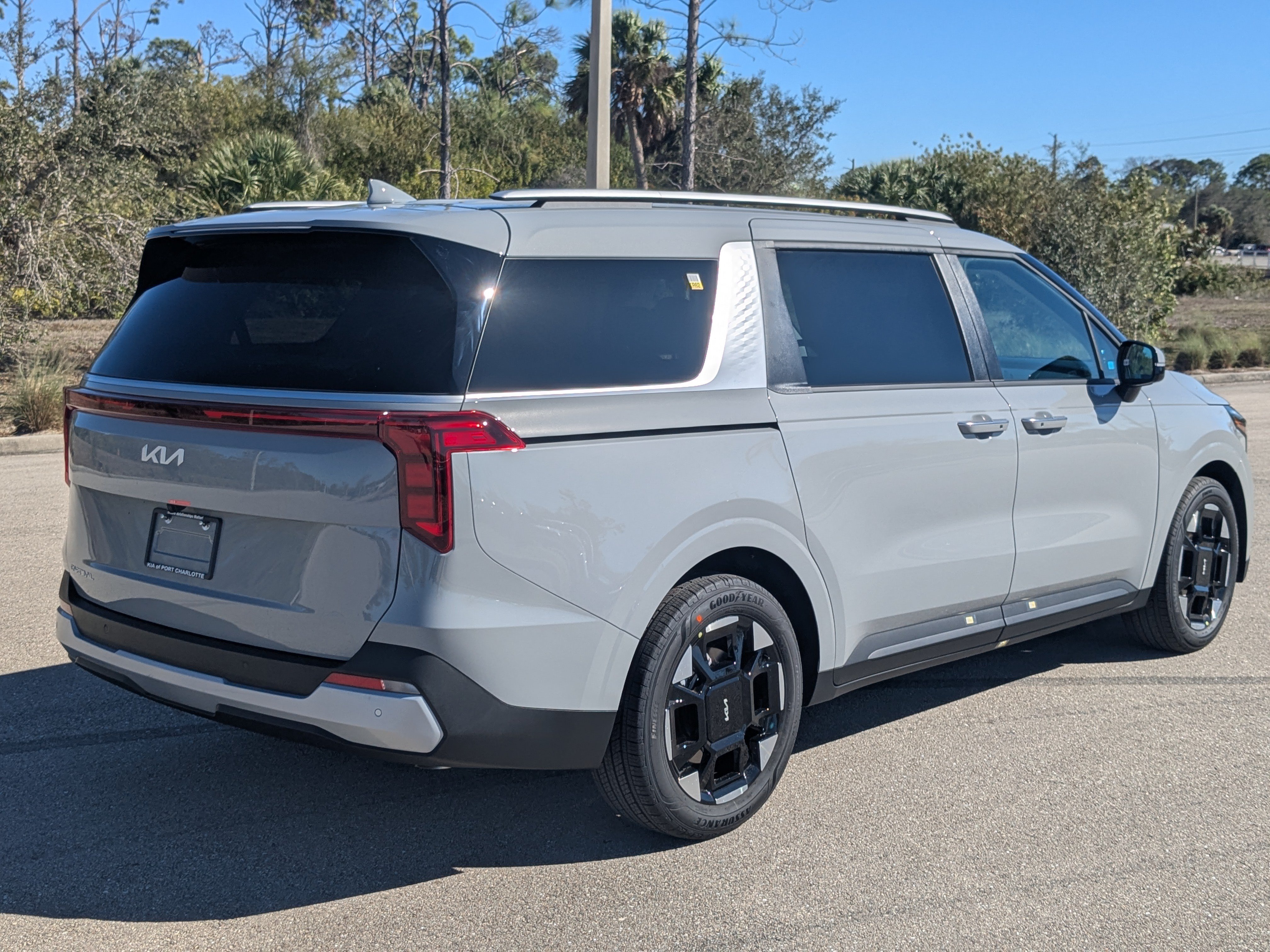 New 2026 Kia Carnival EX FWD image 5