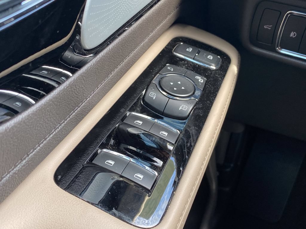 Used 2022 Lincoln Aviator Reserve w/ Equipment Group 201A AWD/4WD image 9