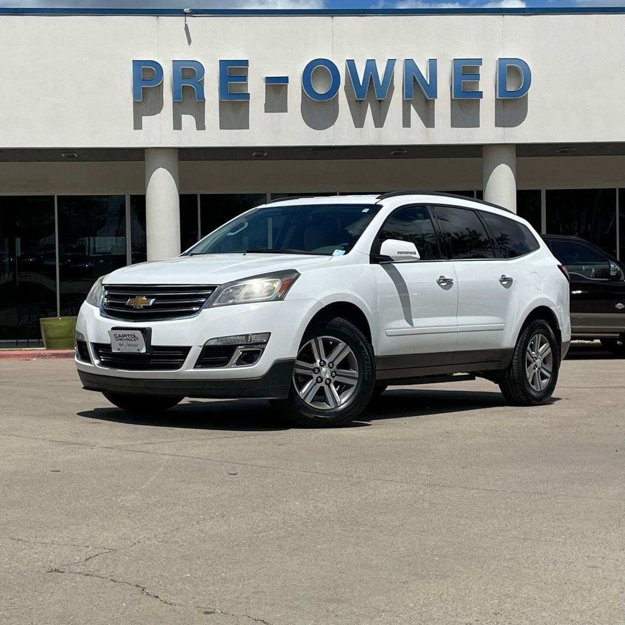 Used 2017 Chevrolet Traverse LT FWD image 2