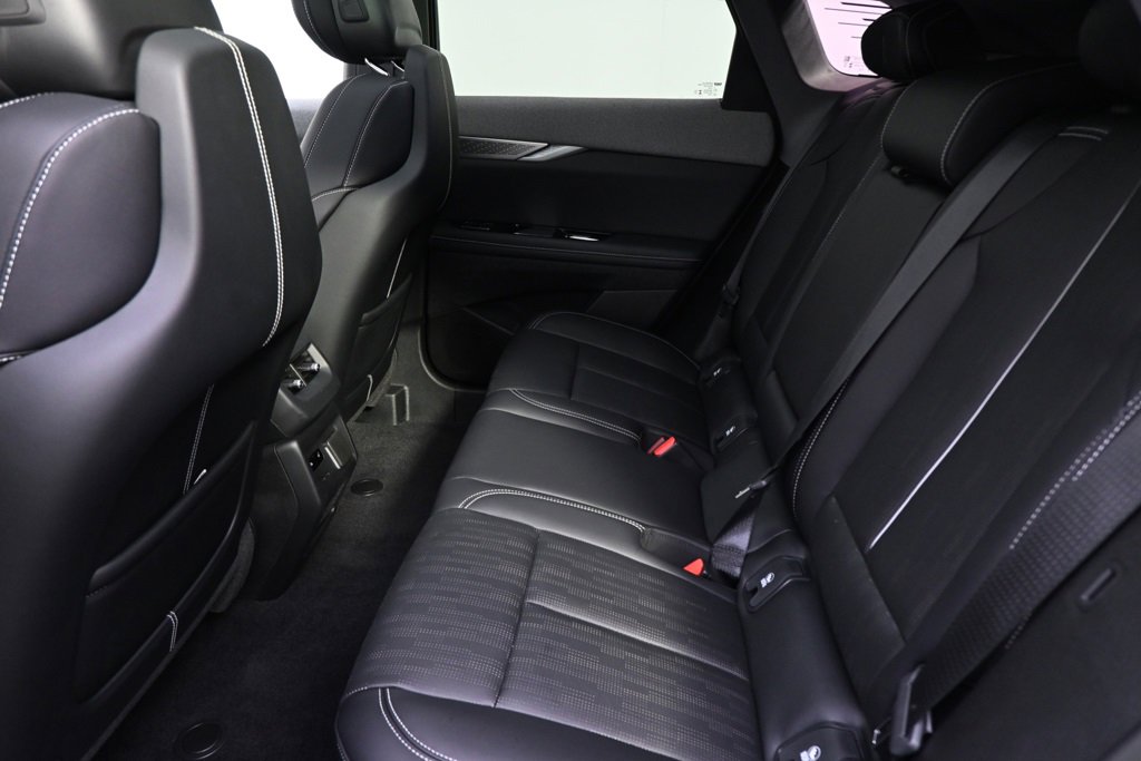 New 2025 Cadillac Optiq Sport 2 w/ LPO, ONYX Package image 21