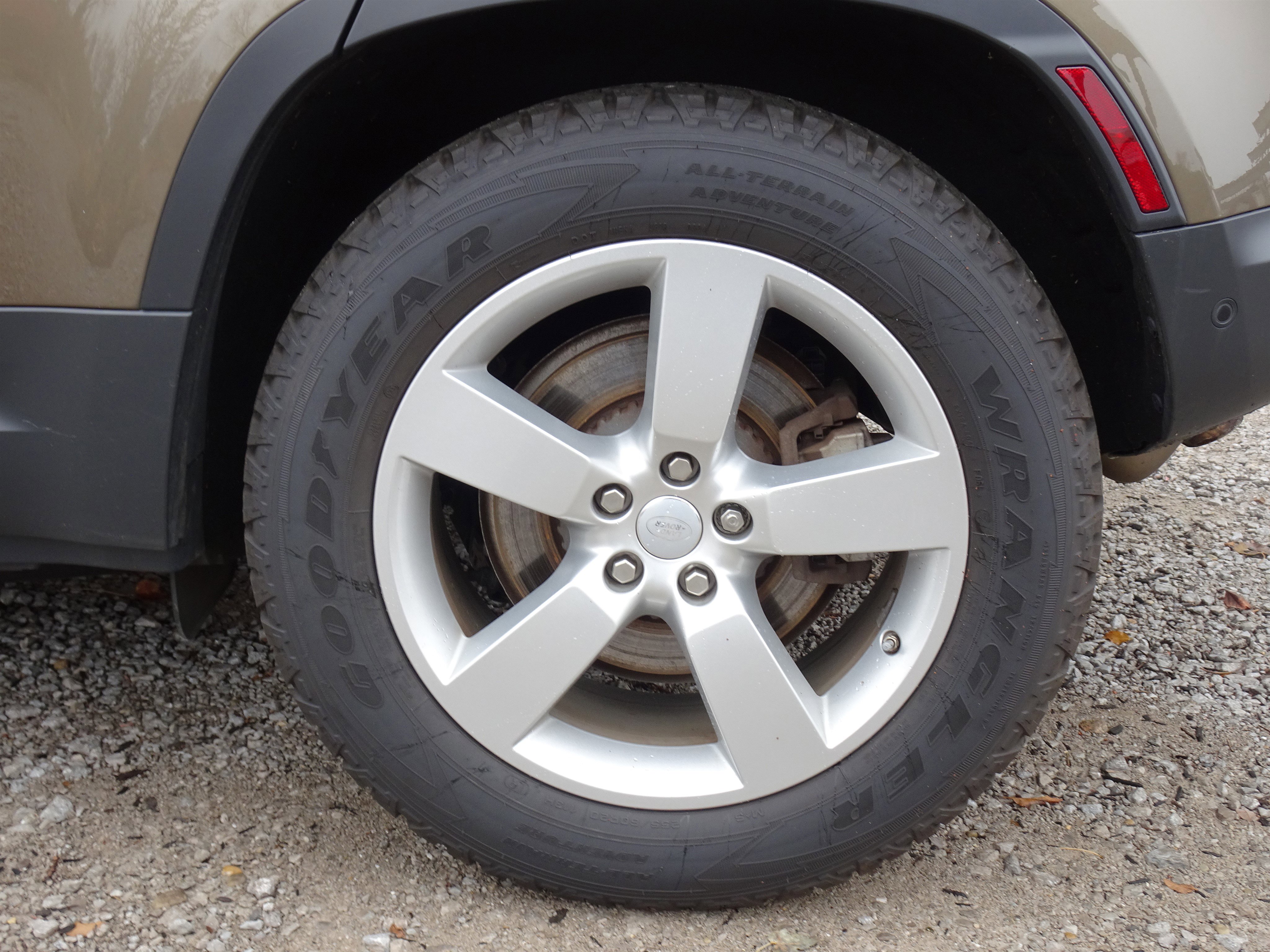 Used 2020 Land Rover Defender 110 First Edition image 38