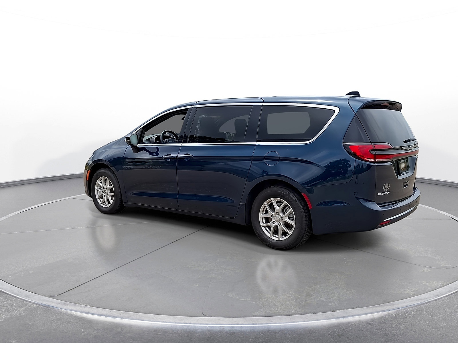 Used 2025 Chrysler Pacifica Select FWD image 6