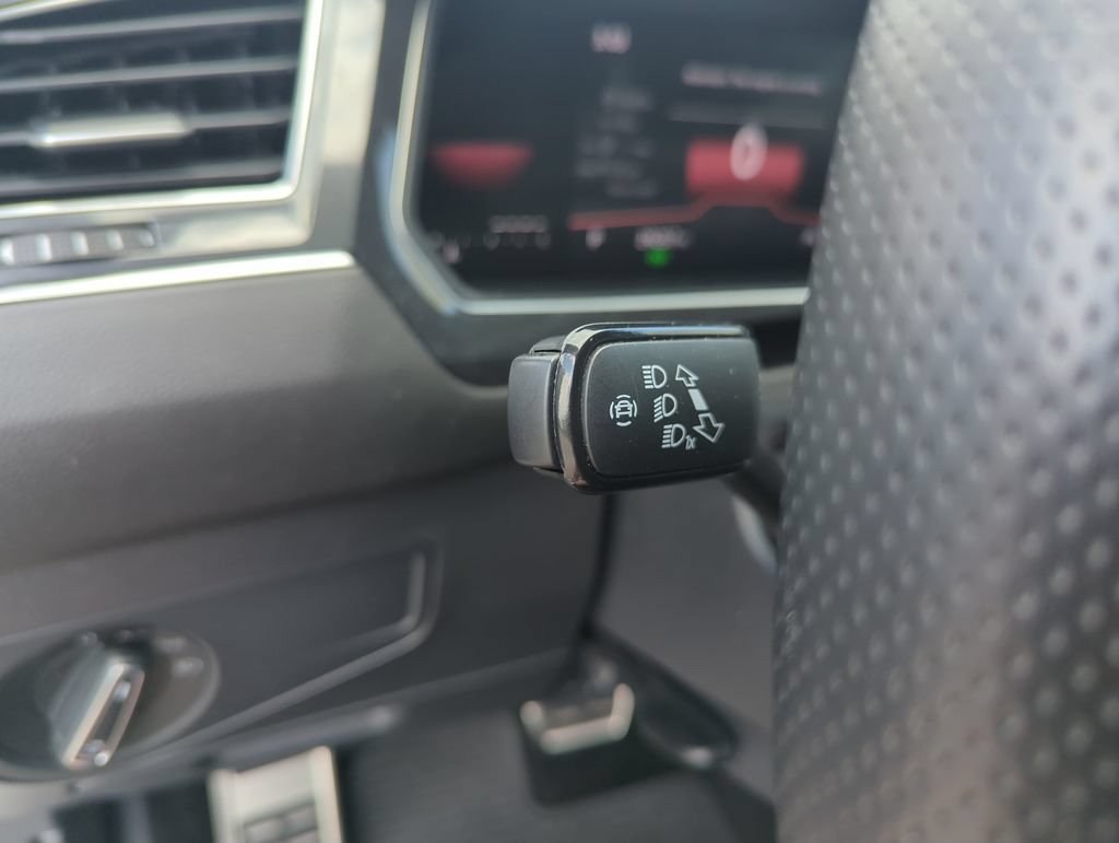 Certified 2023 Volkswagen Tiguan SE R-Line FWD image 21