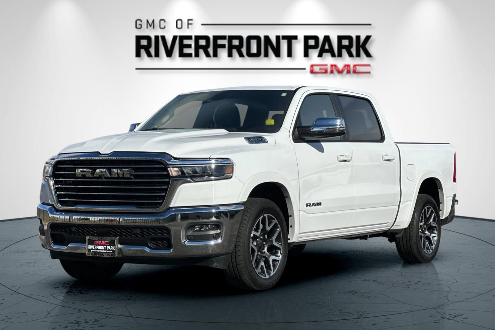 Used 2025 RAM 1500 Laramie AWD/4WD image 7