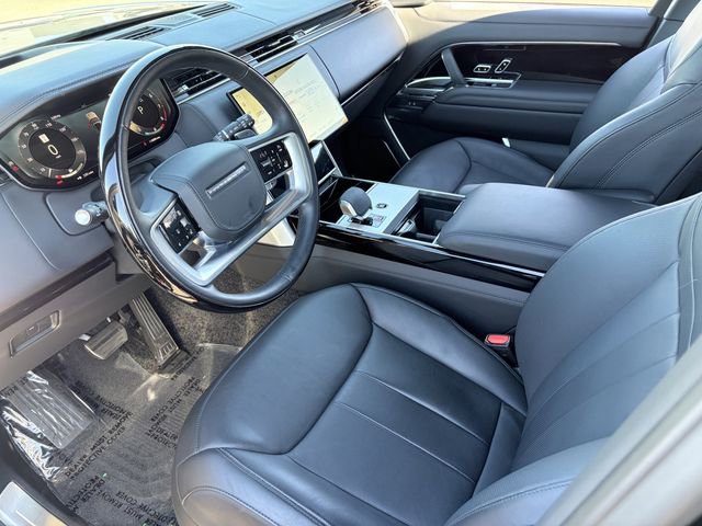 Used 2025 Land Rover Range Rover Autobiography image 5