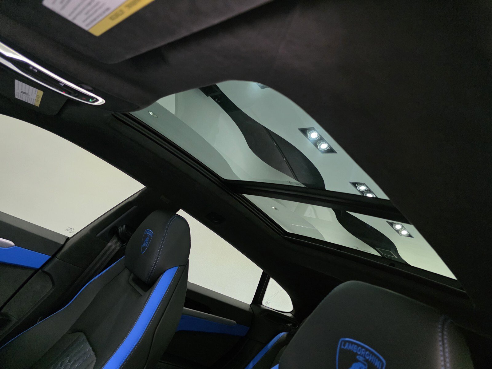 Used 2025 Lamborghini Urus SE image 9