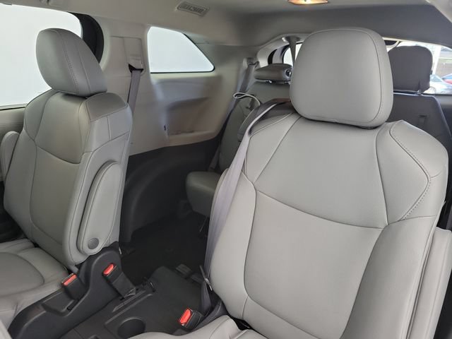 Used 2024 Toyota Sienna XLE FWD image 13