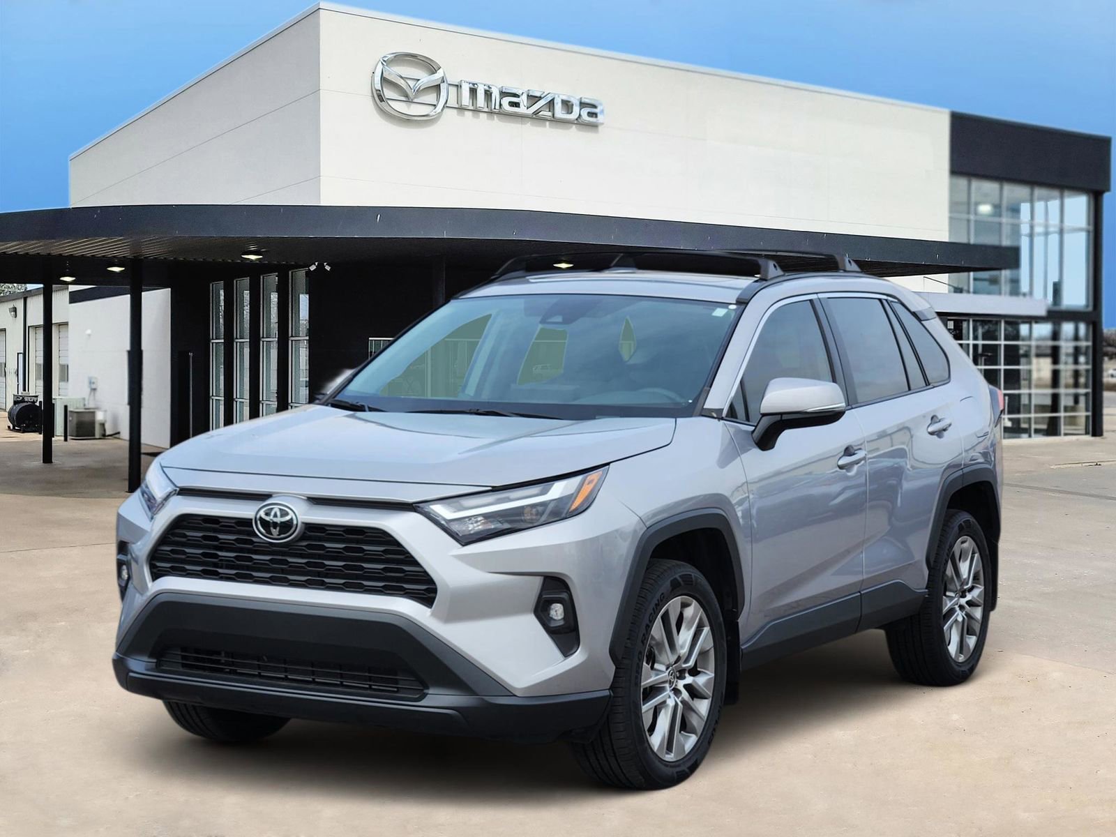 Used 2023 Toyota RAV4 XLE Premium image 2