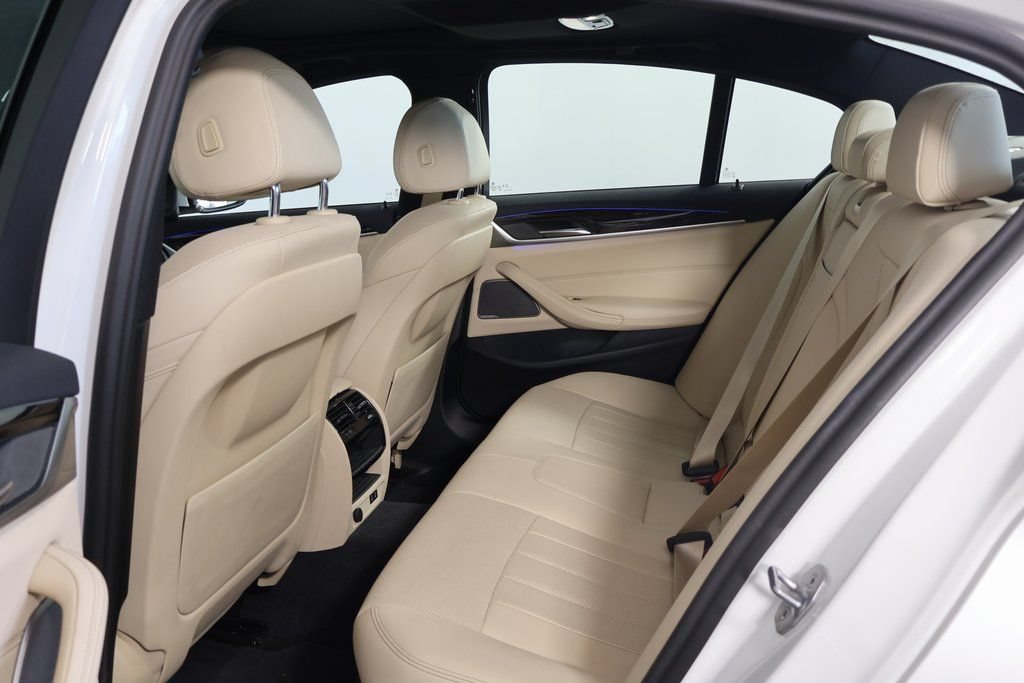Used 2023 BMW 530i w/ Premium Package RWD image 10