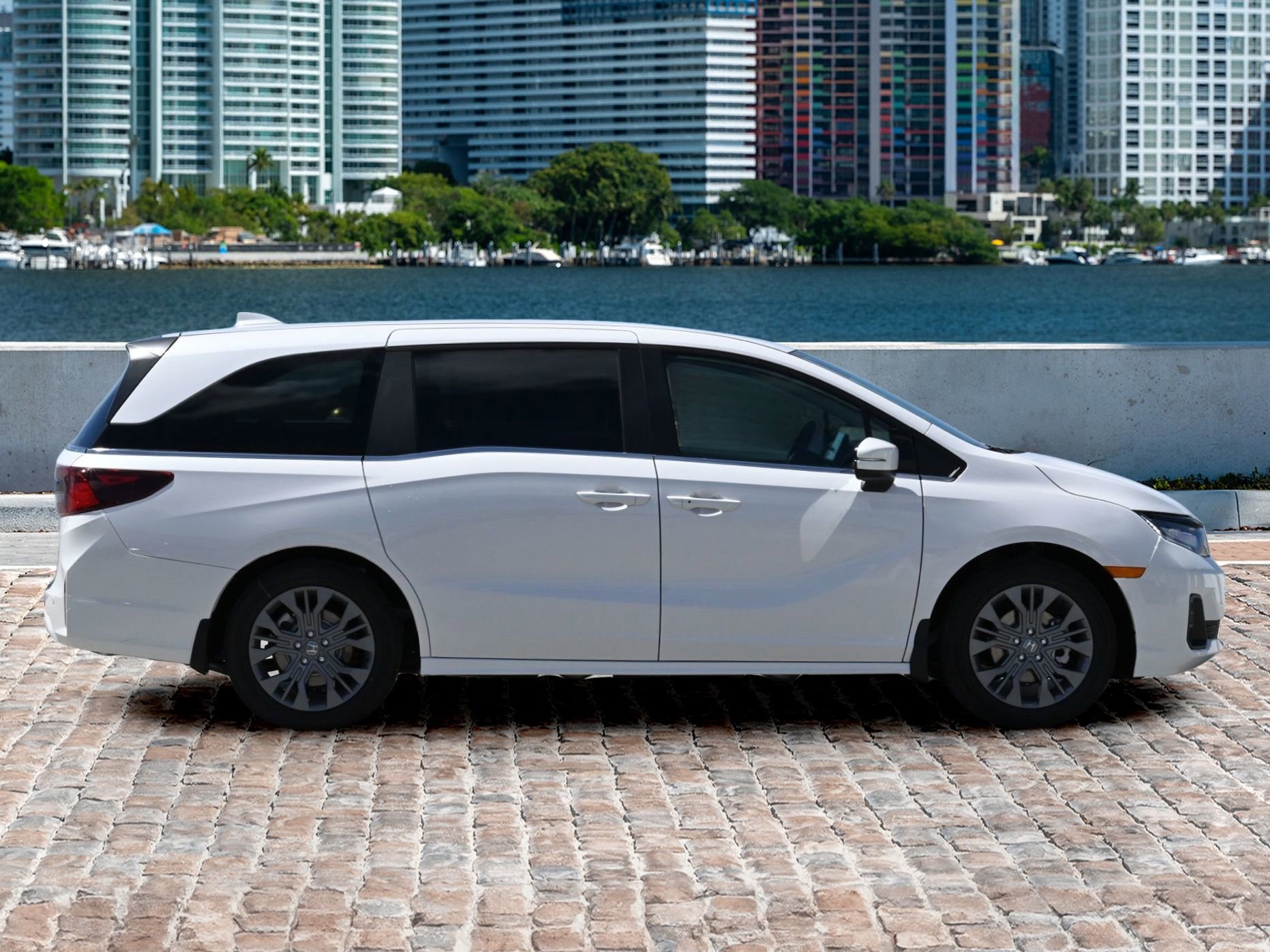 New 2026 Honda Odyssey Touring image 8