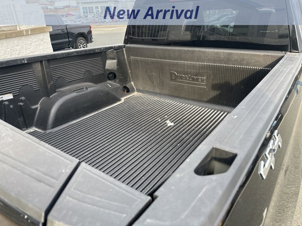 Certified 2025 GMC Sierra 1500 SLT image 9