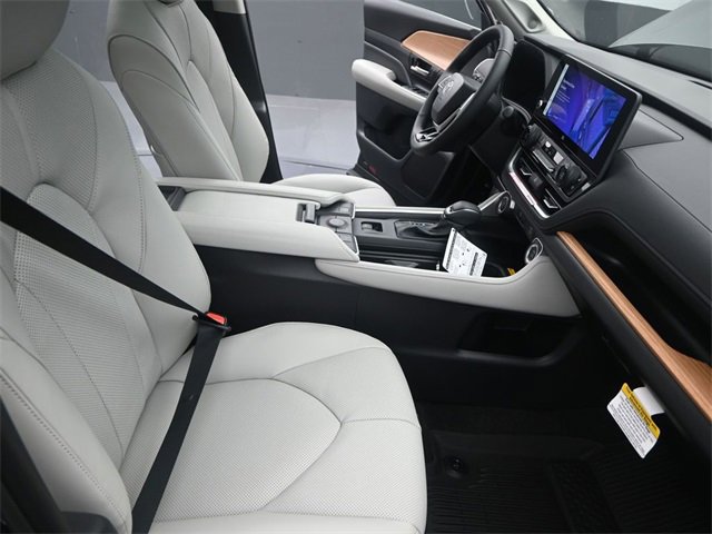 New 2026 Toyota Grand Highlander Limited image 17