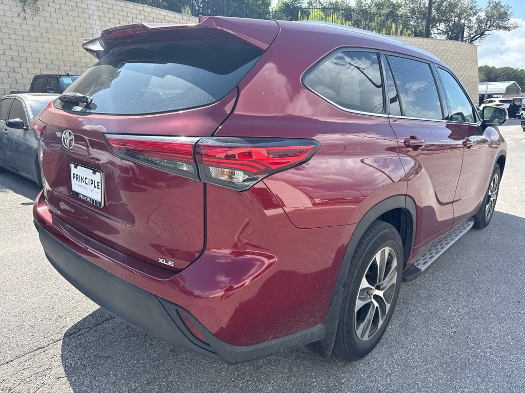Used 2022 Toyota Highlander XLE FWD image 6