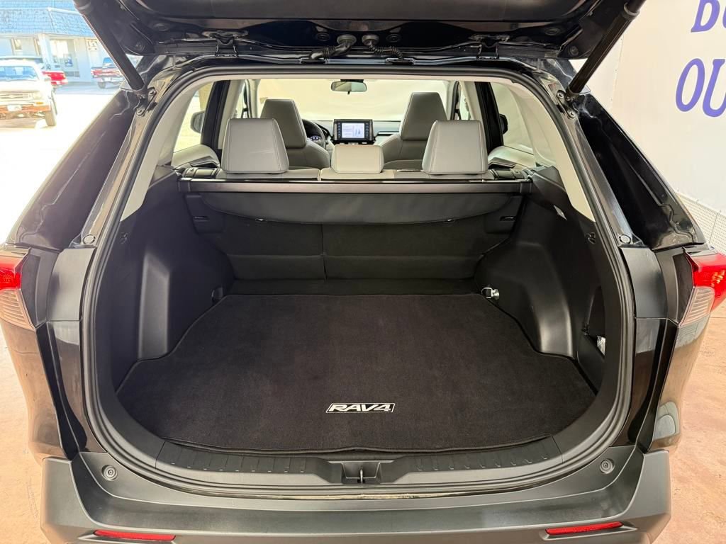 Used 2019 Toyota RAV4 XLE Premium image 13