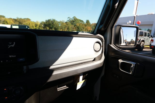 New 2025 Jeep Gladiator Sport image 23