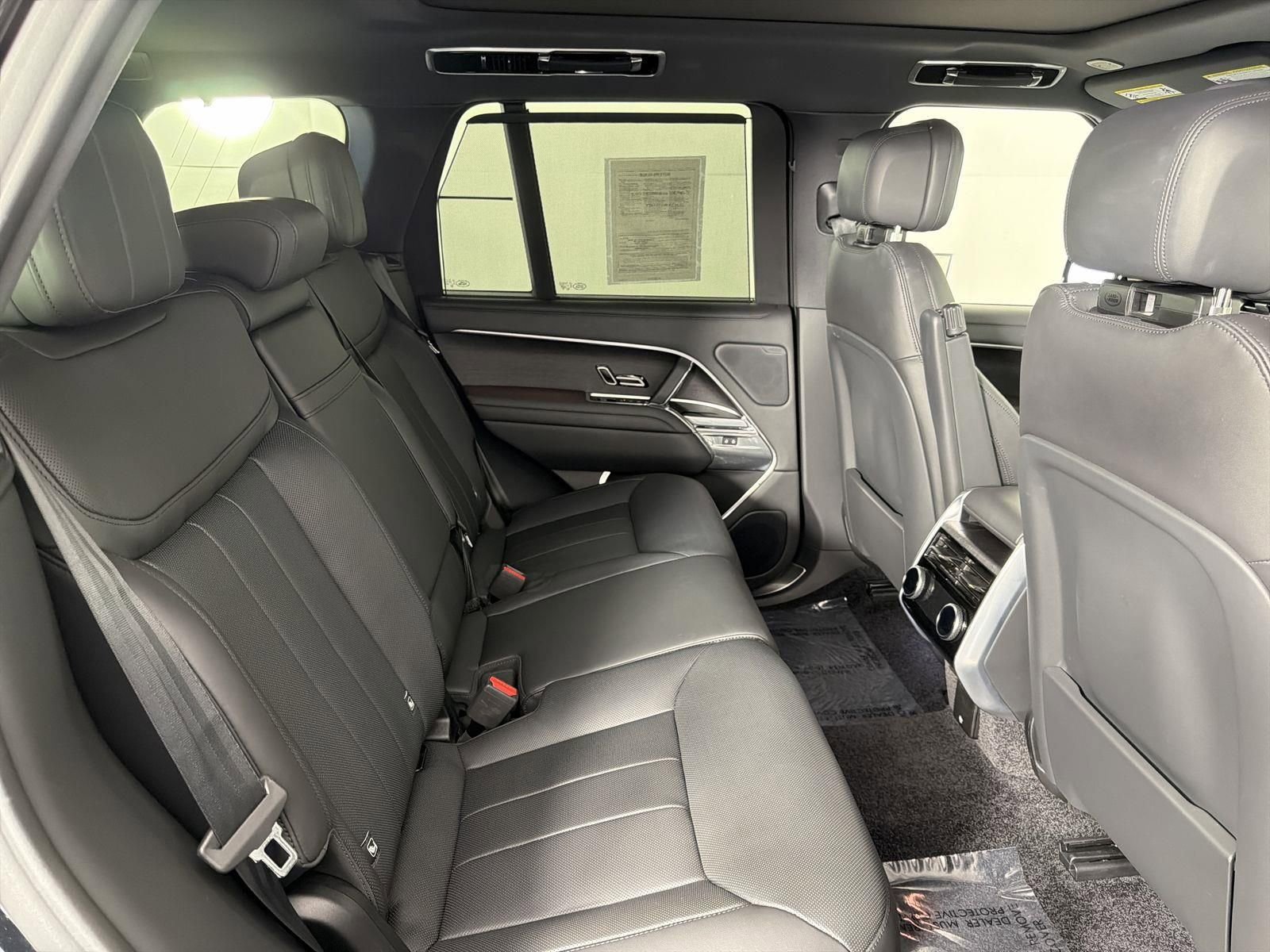 Certified 2025 Land Rover Range Rover SE image 28