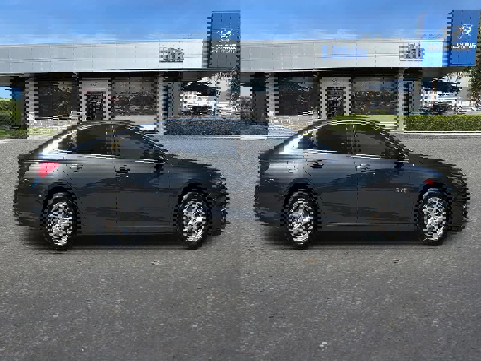 Used 2017 Chevrolet Malibu LS image 9