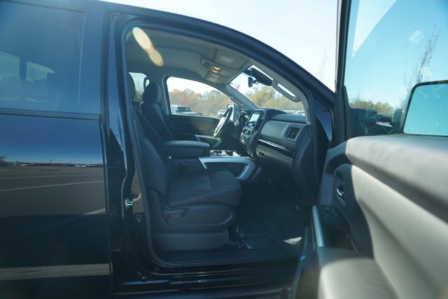 Used 2024 Nissan Titan SV w/ SV Convenience Package image 18