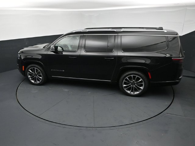 Used 2024 Jeep Wagoneer L Series III w/ Premium Group I AWD/4WD image 15