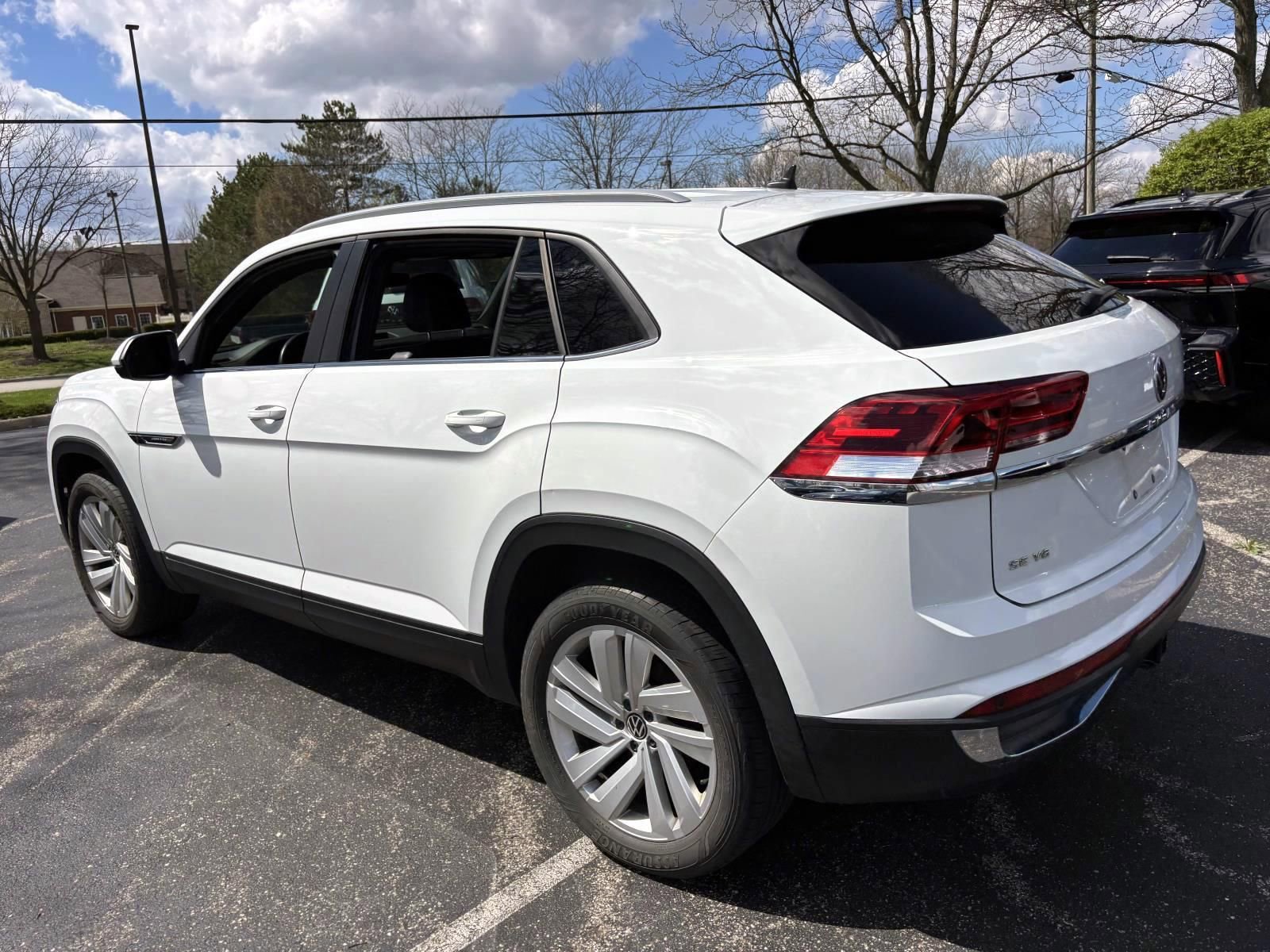 Certified 2020 Volkswagen Atlas Cross Sport SE w/ Towing Package AWD/4WD image 7