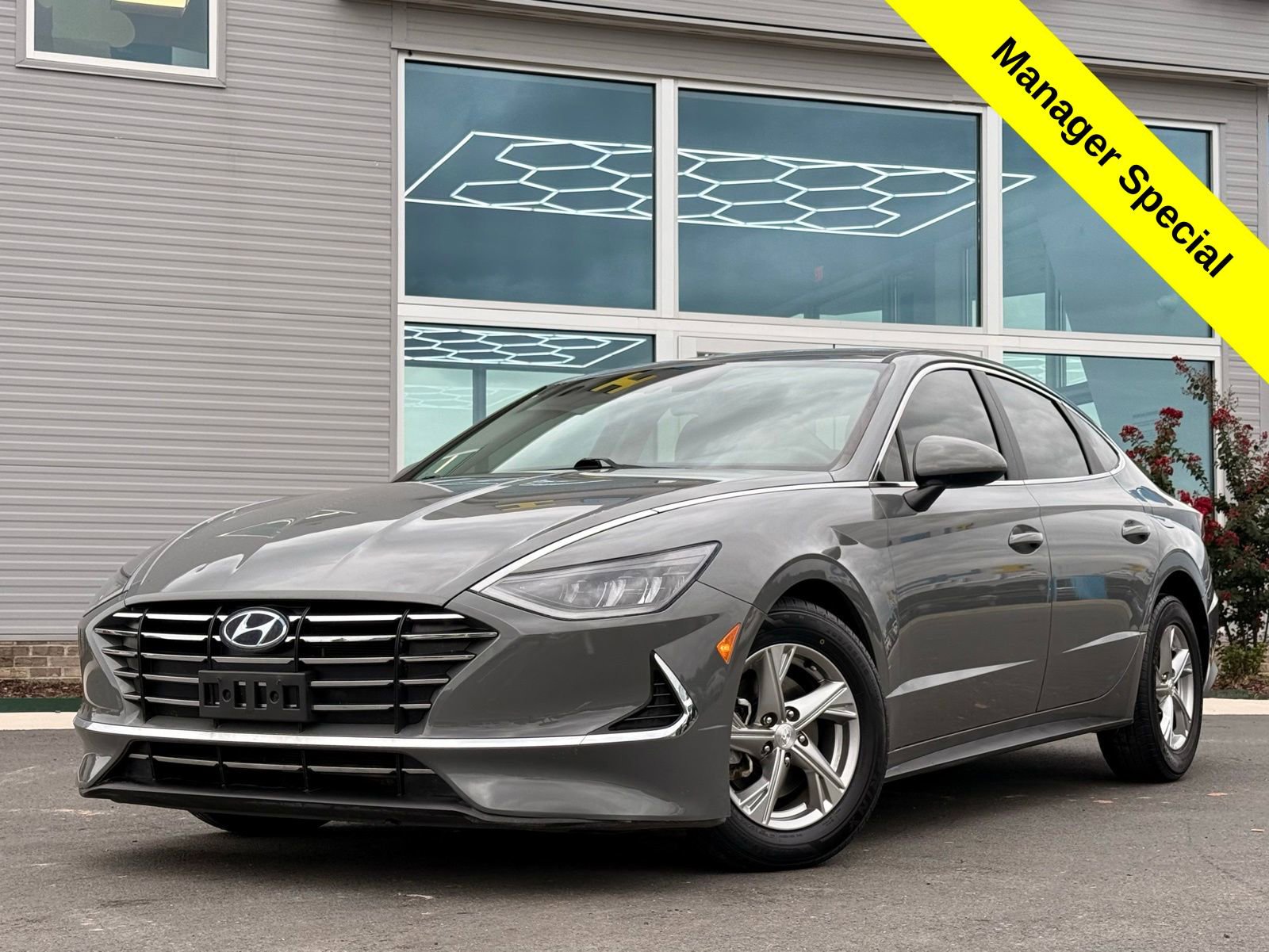 Used 2021 Hyundai Sonata SE image 1