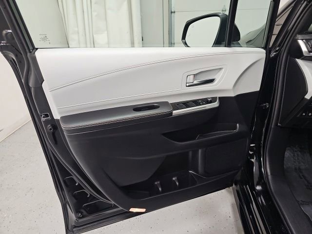 Used 2025 Toyota Sienna XSE FWD image 11