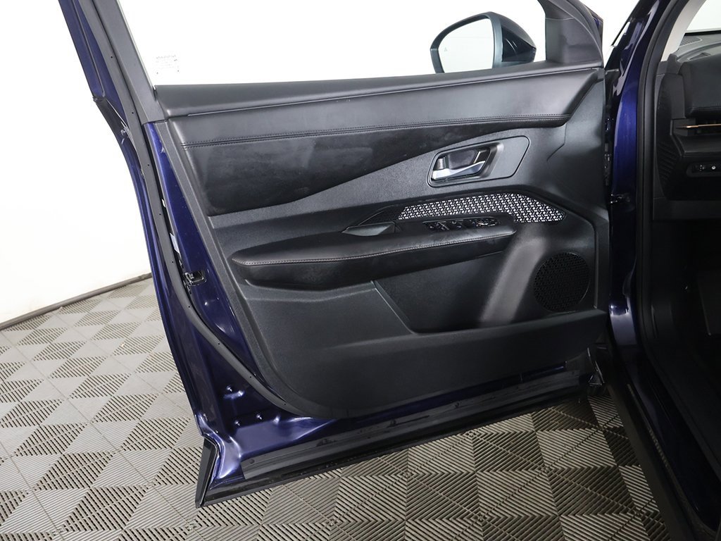 Used 2023 Nissan Ariya FWD image 21