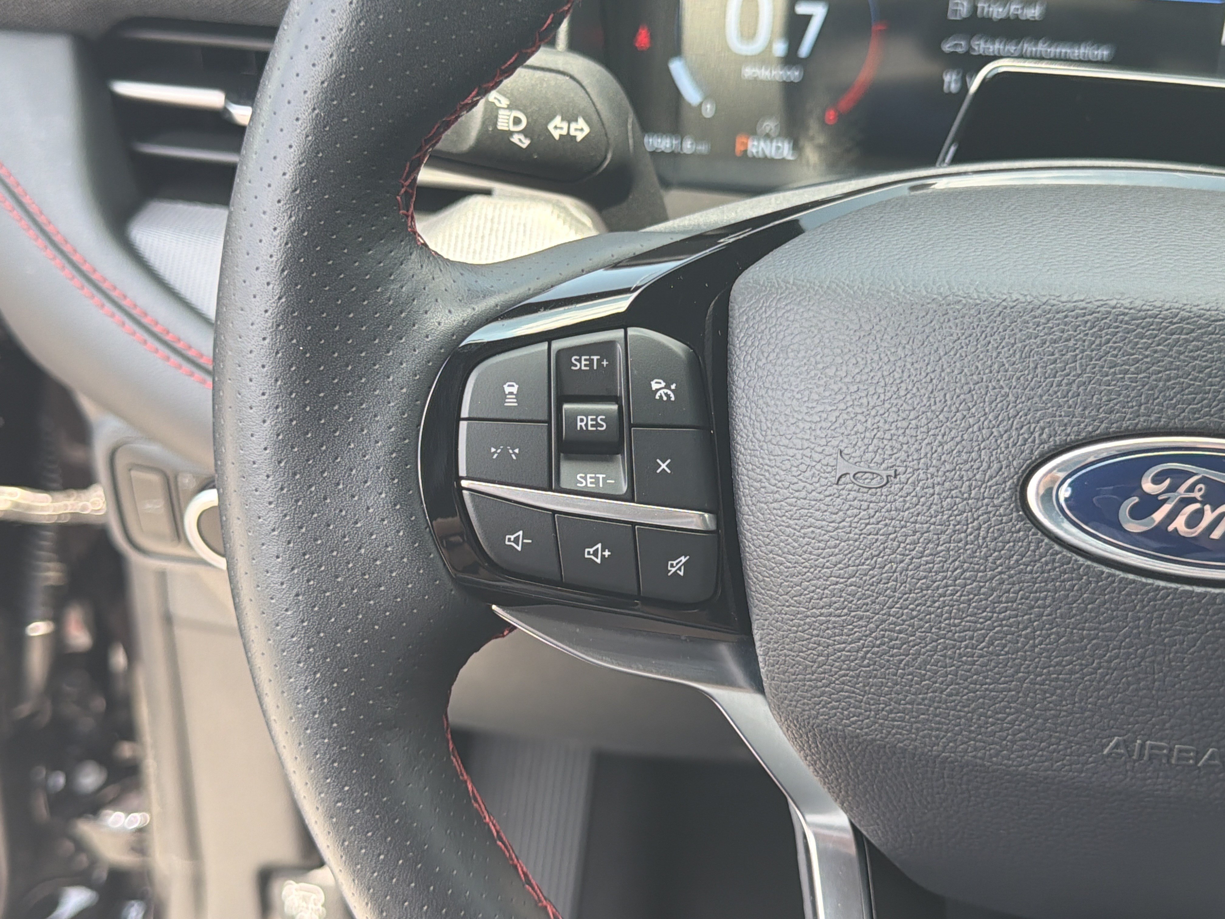 Used 2025 Ford Explorer ST-Line AWD/4WD image 30