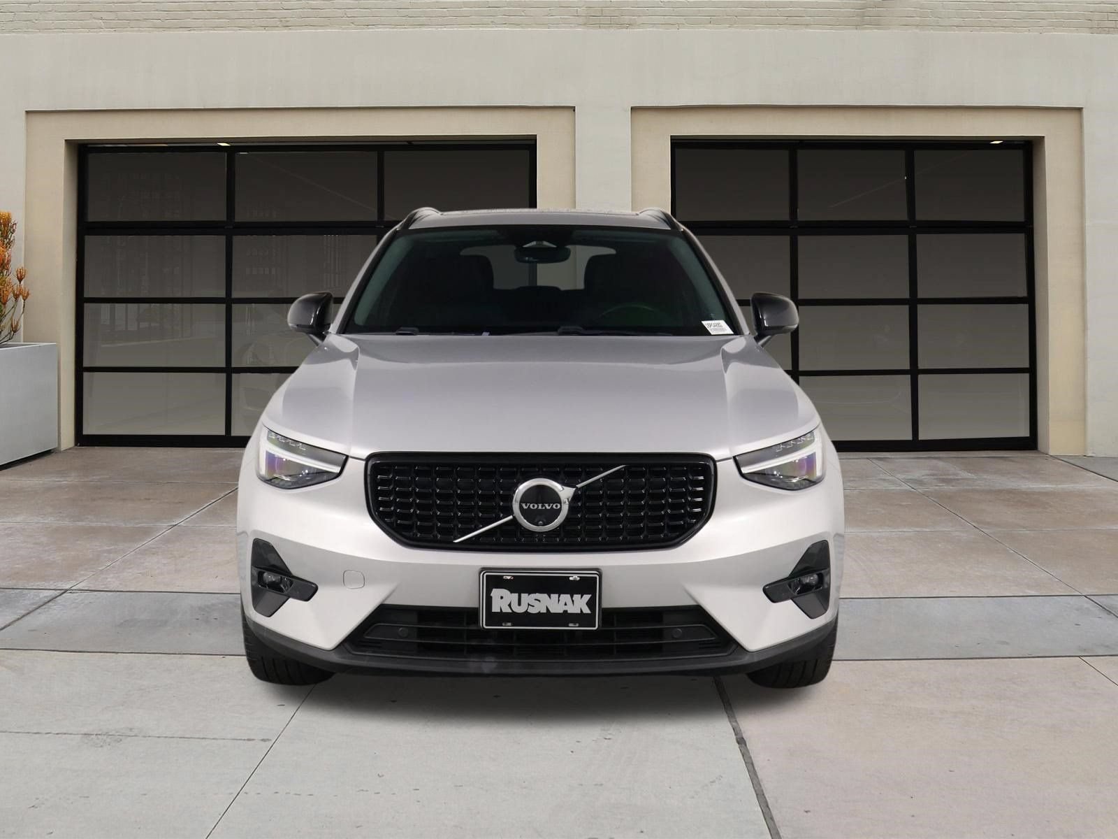 Used 2024 Volvo XC40 B5 Plus w/ Protection Package Premier AWD/4WD image 6