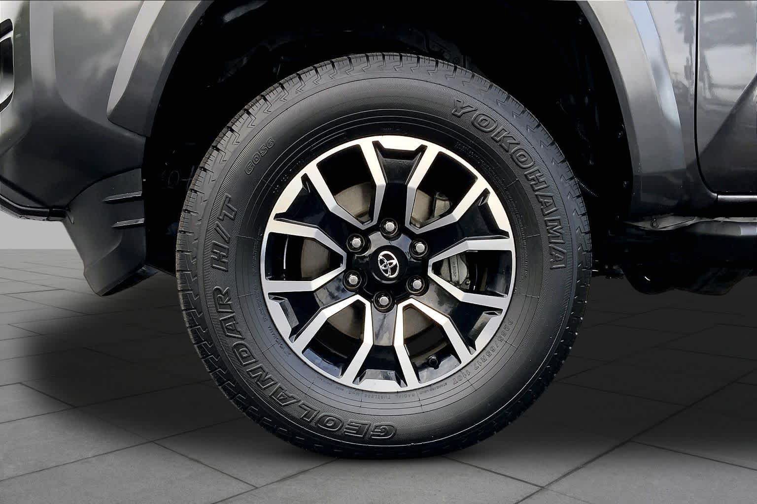 Used 2023 Toyota Tacoma TRD Sport AWD/4WD image 10