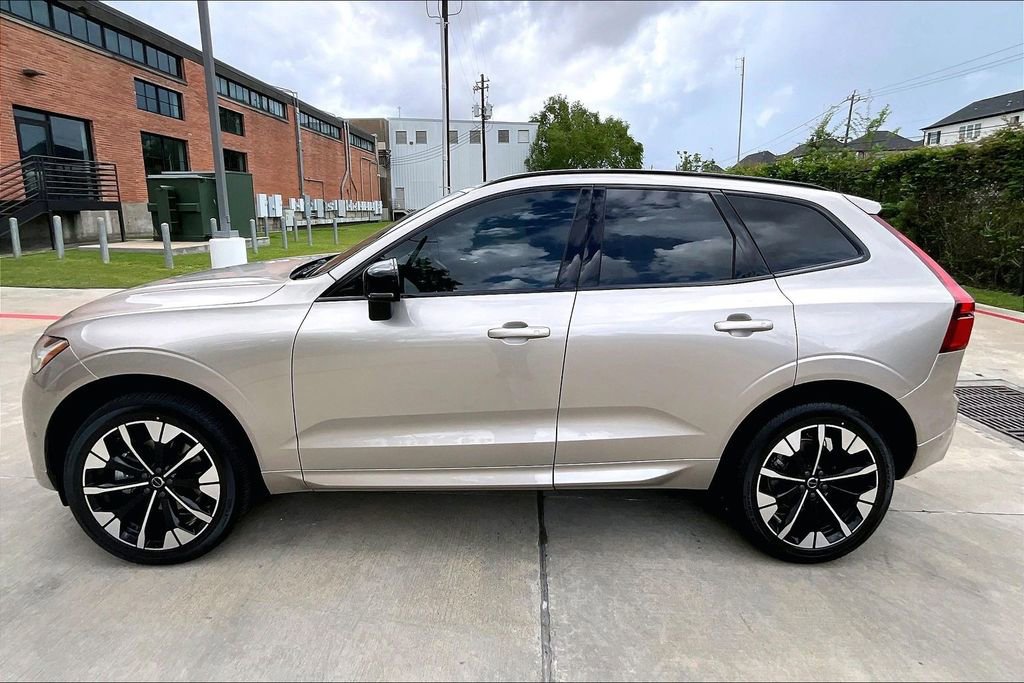 New 2026 Volvo XC60 B5 Plus w/ Protection Package Premier AWD/4WD image 13