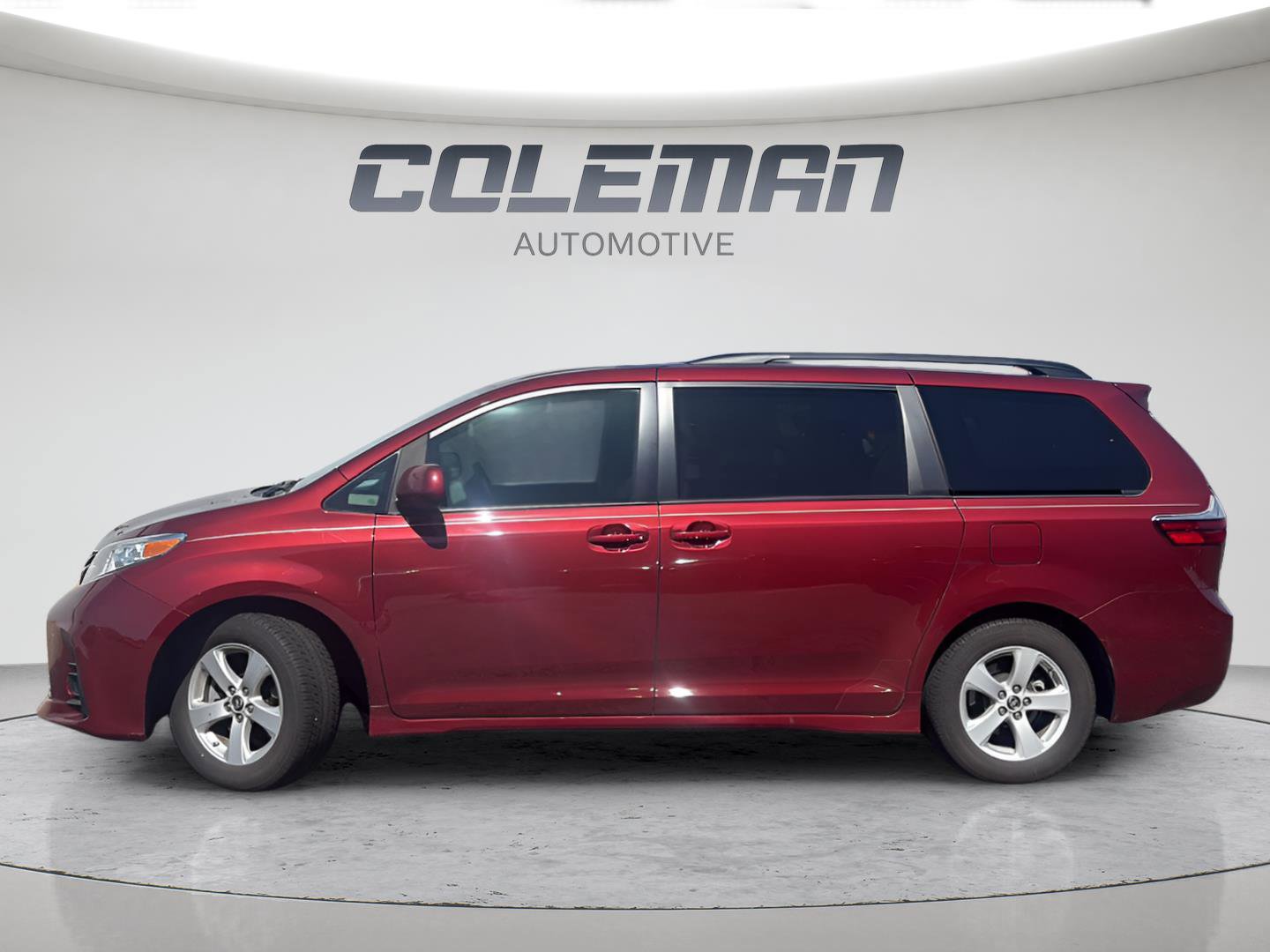 Used 2019 Toyota Sienna LE FWD image 2