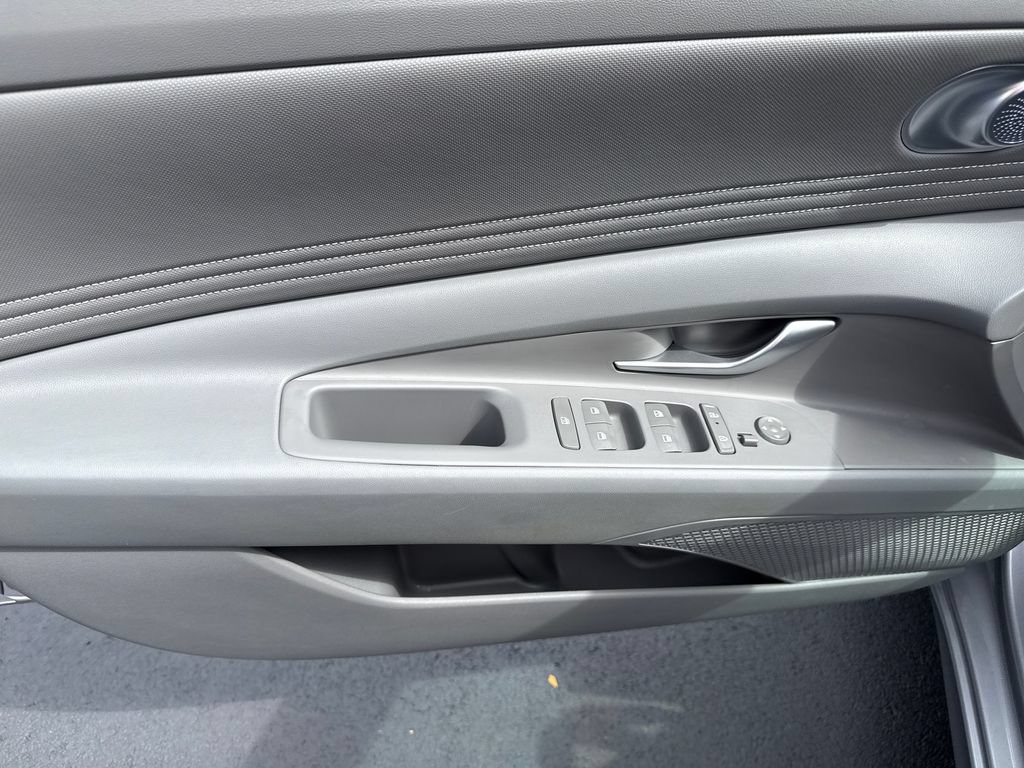 Certified 2025 Hyundai Elantra Sport FWD image 9