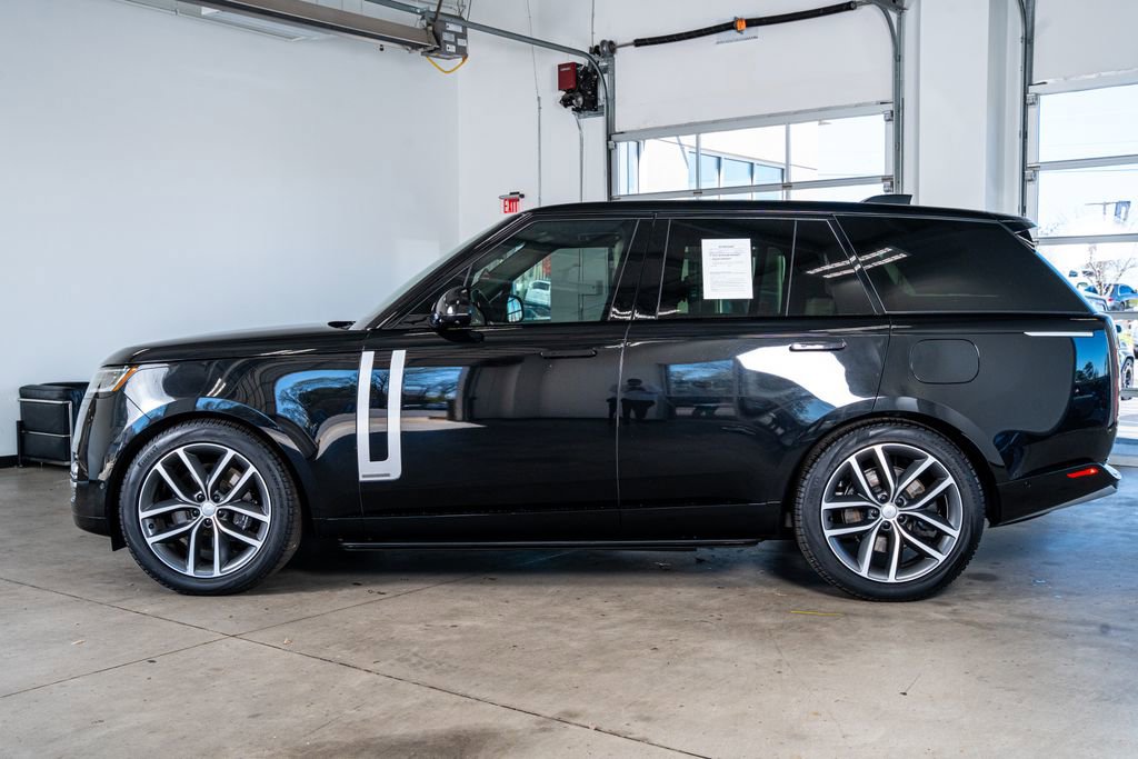 Used 2025 Land Rover Range Rover Autobiography image 8