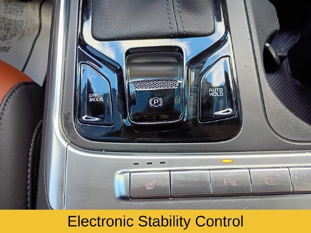 Used 2025 Kia Carnival EX FWD image 18