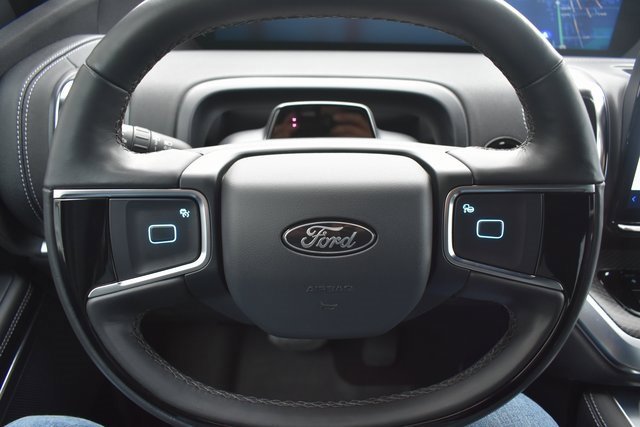 Used 2025 Ford Expedition Platinum w/ Stealth Performance Package image 18