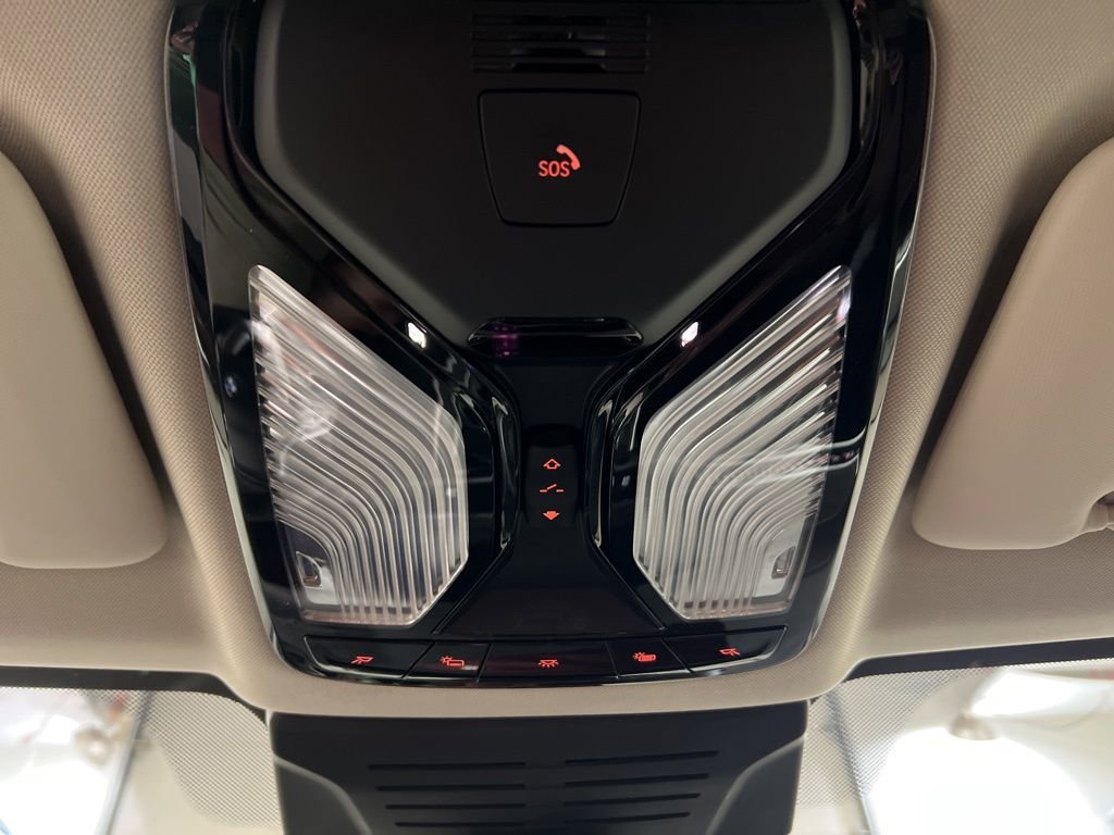 Used 2023 BMW X7 xDrive40i w/ Premium Package image 25