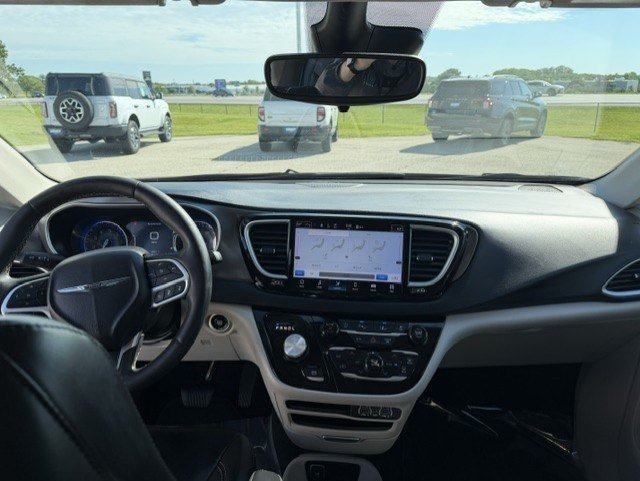 Used 2023 Chrysler Pacifica Touring-L FWD image 29