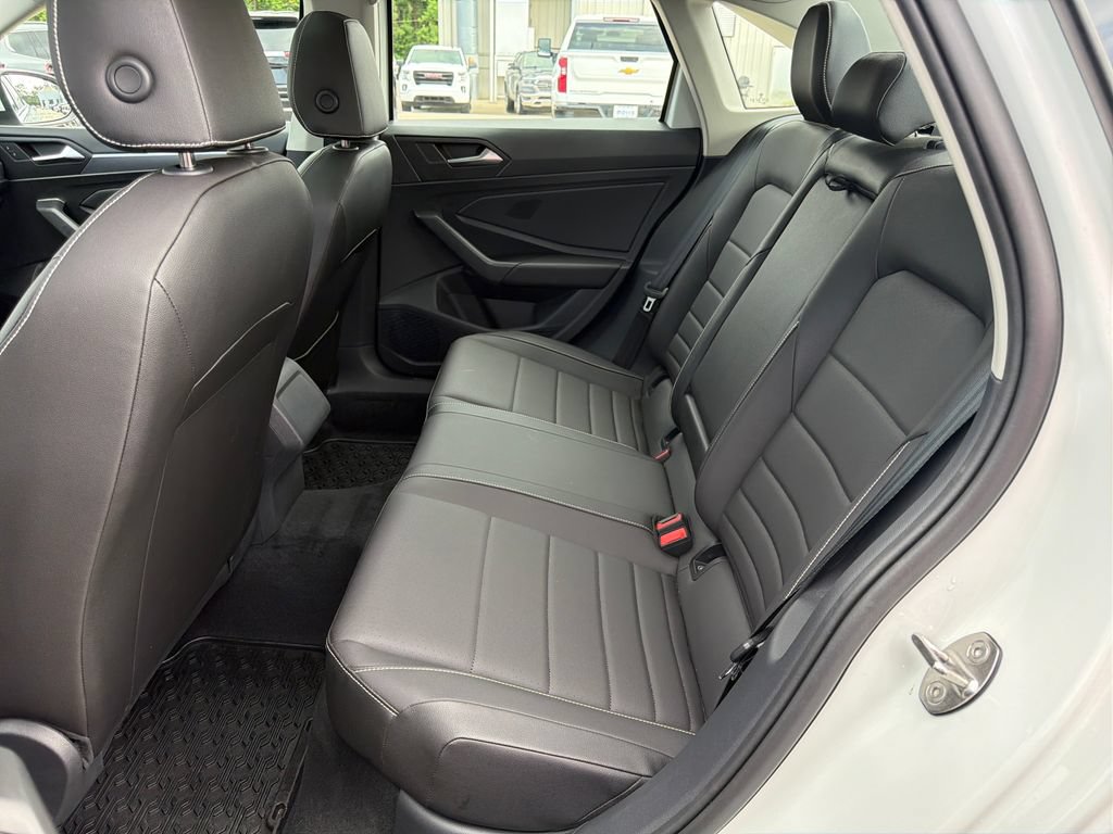 Used 2023 Volkswagen Jetta SE w/ Panoramic Sunroof Package FWD image 28