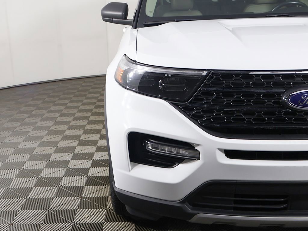 Used 2021 Ford Explorer XLT w/ Equipment Group 202A AWD/4WD image 14