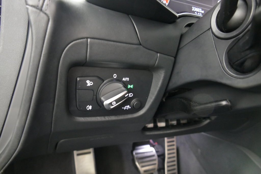 Used 2017 Audi R8 V10 w/ Carbon Exterior Package AWD/4WD image 20