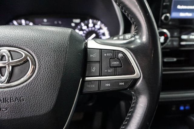Used 2022 Toyota Highlander XLE FWD image 20