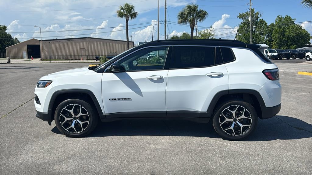 Used 2025 Jeep Compass Limited AWD/4WD image 3